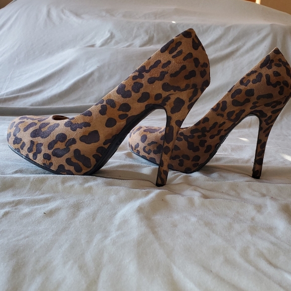 Leopard Print Heels - Picture 3 of 6